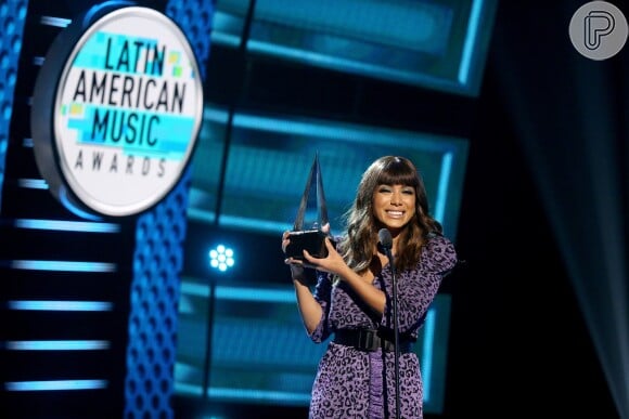 Anitta ganha prêmio por clipe 'Medicina' no Latin American Music Awards 2018, premiação realizada em Los Angeles, nos Estados Unidos, em outubro de 2018