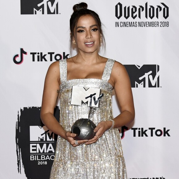Anitta vence categoria de Melhor Artista Brasileira no MTV EMA 2018, em 4 de novembro de 2018