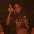 Anitta lança EP 'Solo' com músicas em espanhol, inglês e português. Em ' Veneno', a cantora surge nua coberta por cobras  