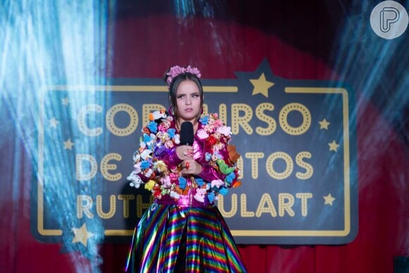 Mirela (Larissa Manoela) será humilhada no concurso de talentos da escola quando todos rirem dela, na novela 'As Aventuras de Poliana'