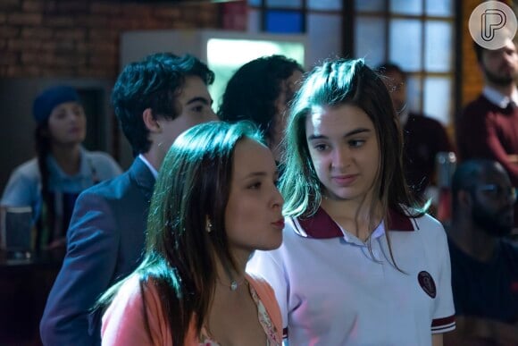 Na novela 'As Aventuras de Poliana', Mirela (Larissa Manoela) ficará com ciúme de Luca Tuber (João Guilherme) e falará com Raquel (Isabella Moreira)