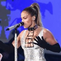 Jennifer Lopez mostra o bumbum em performance de 'Booty' no Fashion Rocks