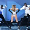 Jennifer Lopez exibe o bumbum em performance de 'Booty' no Fashion Rocks, nesta terça-feira, 10 de setembro de 2014