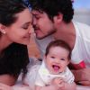 Casada com José Loreto, Débora Nascimento está curtindo cada fase da maternidade