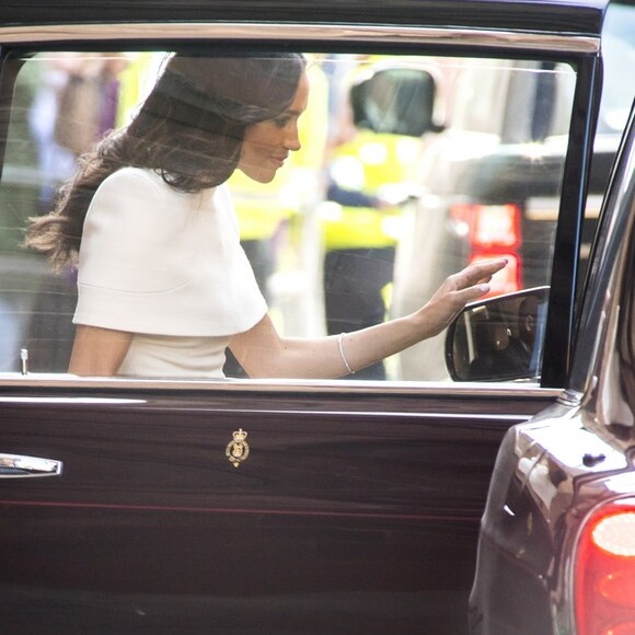 Meghan Markle questionou quem deveria entrar primeiro no carro em um evento com a rainha Elizabeth II
