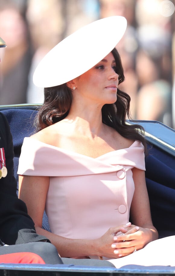 As mulheres da família real evitam deixar os ombros à mostra em compromissos oficiais