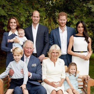 A foto mais recente em que Louis, filho caçula de Kate Middleton e Príncipe William, apareceu foi a do aniversário do avô, Príncipe Charles