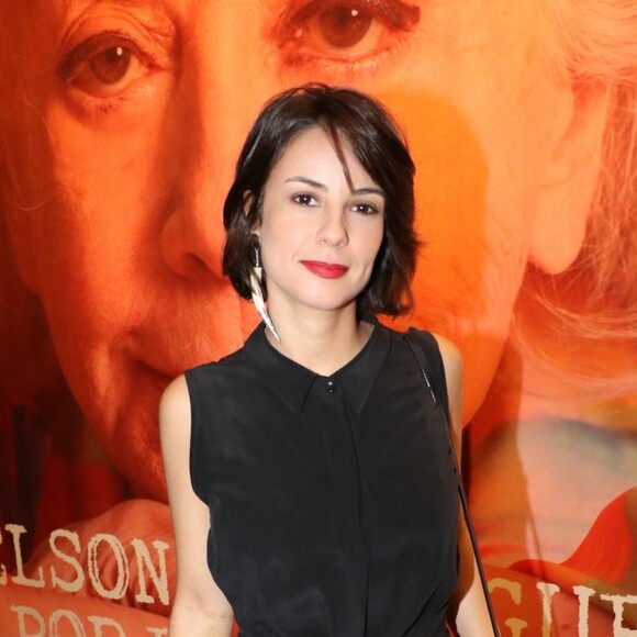 Andréia Horta assistiu ao monólogo de Fernanda Montenegro na inauguração do teatro PetroRio, no shopping da Gávea, zona sul do Rio, neste sábado, 15 de dezembro de 2018