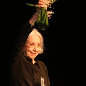 Fernanda Montenegro recebeu flores na inauguração do teatro PetroRio, no shopping da Gávea, zona sul do Rio, neste sábado, 15 de dezembro de 2018