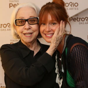 Marina Ruy Barbosa tietou Fernanda Montenegro na inauguração do teatro PetroRio, no shopping da Gávea, zona sul do Rio, neste sábado, 15 de dezembro de 2018