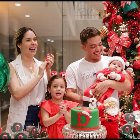 Wesley Safadão e Thyane Dantas com os filhos, Dom e Ysis, no mesversário do caçula