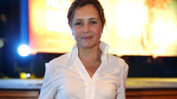 Adriana Esteves está no elenco da série 'Felizes para Sempre', da TV Globo
