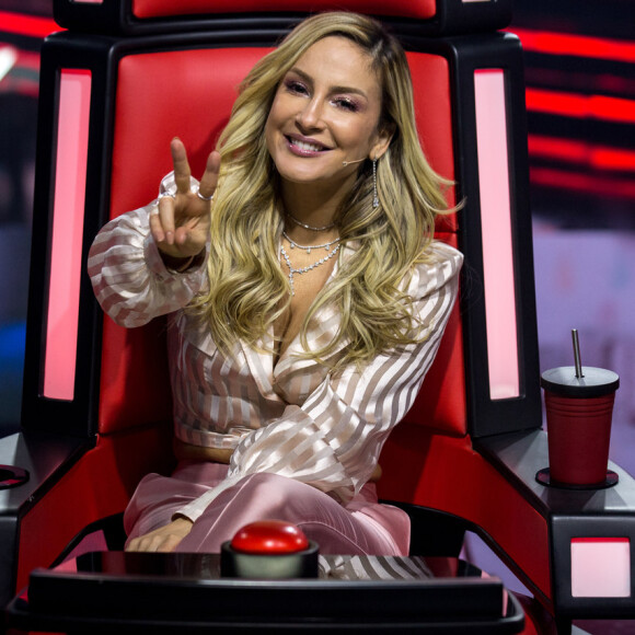 Claudia Leitte foi comparada à Jennifer Lopez em foto recente