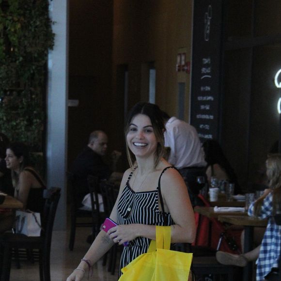 Isabelle Drummond e Sthefany Brito vão às compras no Village Mall, na Barra da Tijuca, zona oeste do Rio de Janeiro, nesta quarta-feira, 26 de dezembro de 2018