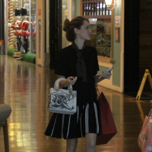 Isabelle Drummond e Sthefany Brito vão às compras no Village Mall, na Barra da Tijuca, zona oeste do Rio de Janeiro, nesta quarta-feira, 26 de dezembro de 2018