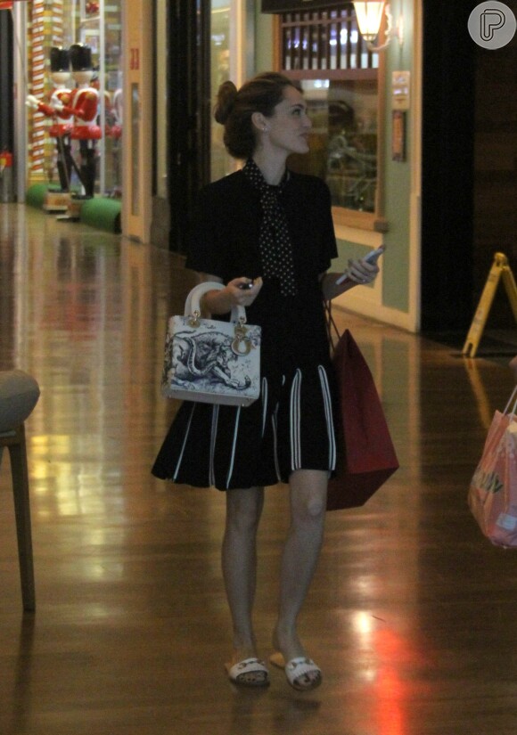 Isabelle Drummond e Sthefany Brito vão às compras no Village Mall, na Barra da Tijuca, zona oeste do Rio de Janeiro, nesta quarta-feira, 26 de dezembro de 2018