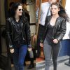 Kristen Stewart tem na sua jaqueta preta uma peça-xodó. A atriz a repete com diferentes combinações