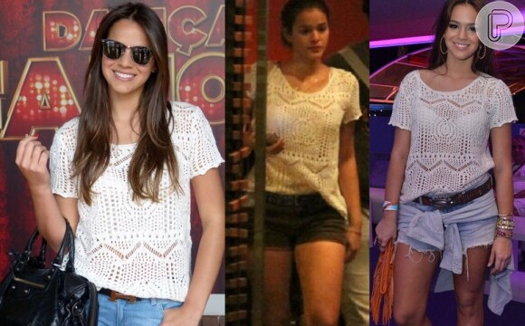 Bruna Marquezine adora compor looks com a camiseta de crochê branca. 'A Bruna acha chique repetir', comenta o seu stylista, Juliano Pessoa