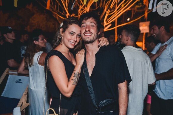 Carol Dantas e o namorado, Vinícius Martinez, marcaramd presença na festa pré-réveillon Corona Sunsets, em Fernando de Noronha, nesta sexta-feira, 28 de dezembro de 2018