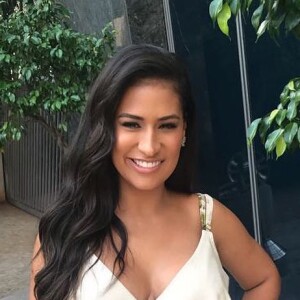 Simone comenta autoestima baixa: 'Não tenho coragem de colocar biquíni'