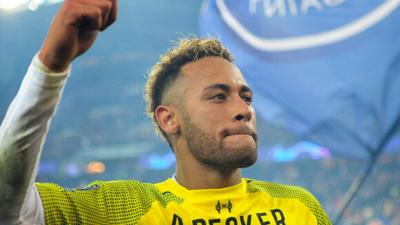 Neymar e Medina dividem web em foto com 26 mulheres no Ano-Novo: 'Desnecessário'