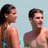 Giulia Costa e Philippe Correia são fotografados com frequência em praias do Rio
