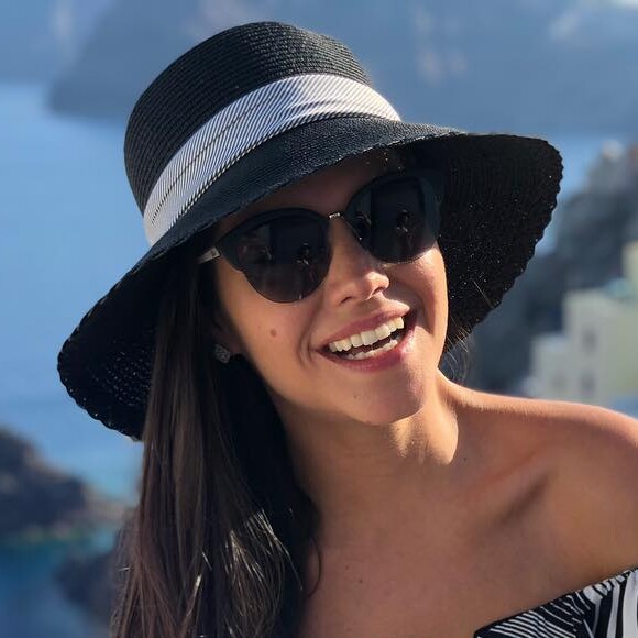 Thais Fersoza deu uma topada no pé enquanto arrumava as malas para viajar para Campo Grande (MS)