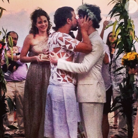 Leandra Leal celebra casamento do ex-'BBB', Aslan Cabral, com o médico Arthur Aguiar: 'Viva a família do coração', escreveu a atriz no Instagram