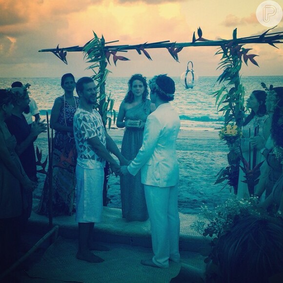 No Instagram, Leandra Leal comemorou o casamento do ex-'BBB', Aslan Cabral, com o médico Arthur Aguiar: 'Que lindo, cheio de amor'