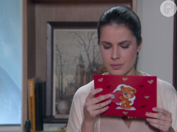 Na novela 'As Aventuras de Poliana', Luisa (Thais Melchior) recebe carta romântica de Afonso (Victor Pecoraro) e aceita seu pedido de namoro