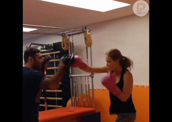 Angélica treina muay thai e personal brinca: 'Próxima contratada do UFC' (18 de setembro de 2014)