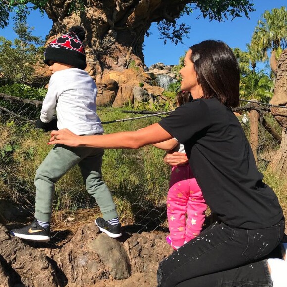 Adriana Sant'Anna aproveitou os parques da Disney com os herdeiros