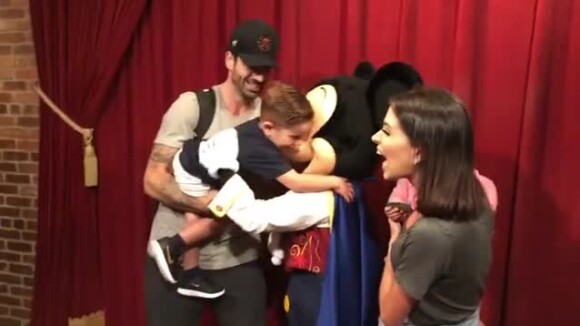 Adriana Sant'Anna filma encontro dos filhos com Mickey na Disney: 'Sem ar'