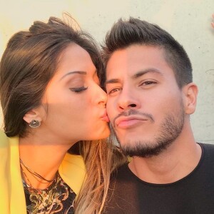 Arthur Aguiar e Mayra Cardi são casados