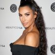Kim Kardashian anunciou na TV, ao vivo, que a barriga de aluguel está à espera de um menino