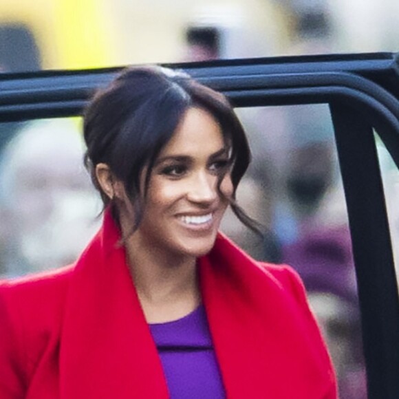Na segunda-feira (14), Meghan Markle apostou na tendência color blocking