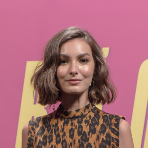 Marina Moschen apostou no conjuntinho de cropped e calça de oncinha da grife Miu Miu para a coletiva de imprensa de Verão 90, que aconteceu no dia 17 de janeiro de 2019