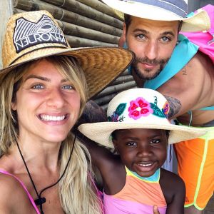 Bruno Gagliasso, Giovanna Ewbank e Títi curtiram fim de semana de sol em Búzios com seus cachorros