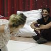 Bruno Gagliasso assistiu ao ensaio da mulher, Giovanna Ewbank, para o quadro 'Dança dos Famosos'