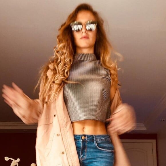 Calça jeans e tons claros são peças queridinhas de Bruna Griphao