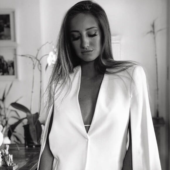 O conjuntinho branco já foi uma das apostas de festa de Bruna Griphao