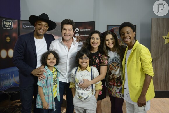 Camilla Camargo se derreteu ao ver que Pedro Miranda, seu companheiro de elenco em 'Carinha de Anjo', participou neste domingo, 27 de janeiro de 2019, do 'The Voice Kids'
