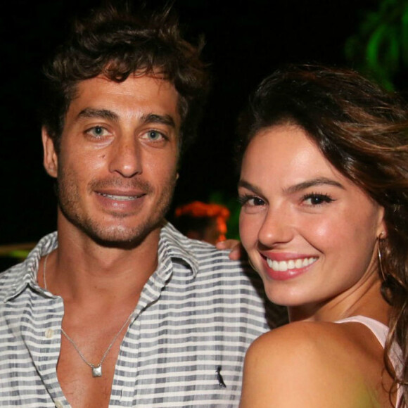 Mulher de André Resende, Isis Valverde usou sua conta de Instagram para fazer um desabafo: 'Para mim, amor, família e amizade não machucam, não maltratam'