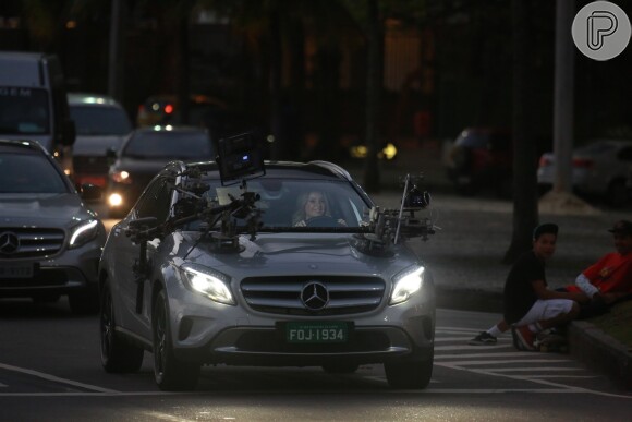 Claudia Leitte assumiu a direção do automóvel durante a gravação do comercial