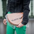 Plastic Bag: divertida e fashionista, a bolsa de plástico ganhou a moda de rua