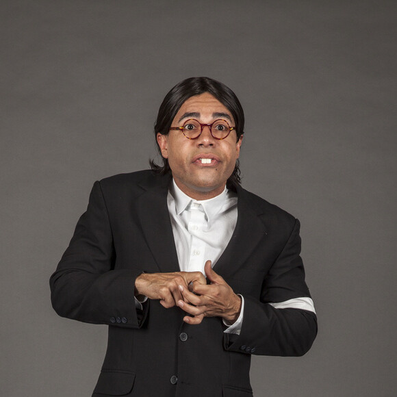 Rodrigo Sant'Anna interpreta o seu Batista na 'Escolinha do Professor Raimundo'