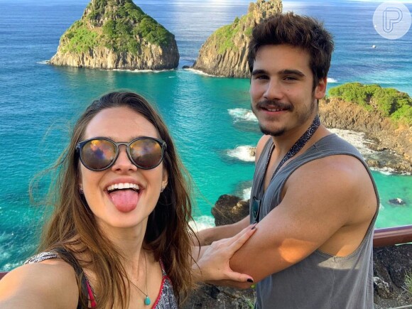 Juliana Paiva e Nicolas Prattes estão de férias em Fernando de Noronha após terminarem de gravar a novela 'O Tempo Não Para'