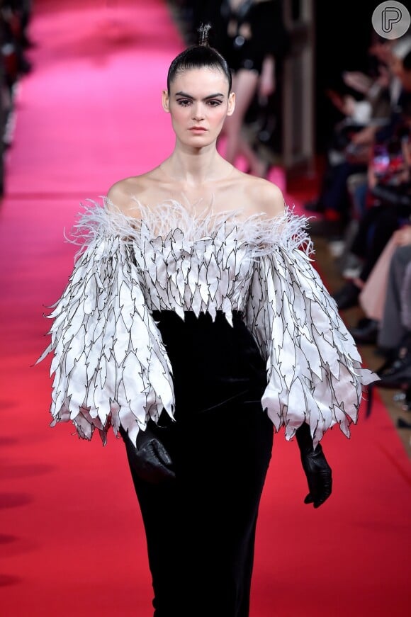 Semana de Moda de Paris - Yanina Couture: plumas e penas