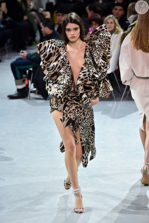 Semana de Moda de Paris - Alexandre Vauthier: babados, assimetria e animal print