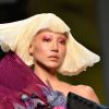 Desfile Jean Paul Gaultier na Primavera / Verão da Semana de Moda de Paris:  silhuetas assimétricas, organza e luxo